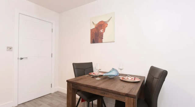 YAA Luxury Apartments - Queens Road, Забронировать Апартаменты/квартира Отели Суррей с парковкой, Парковка