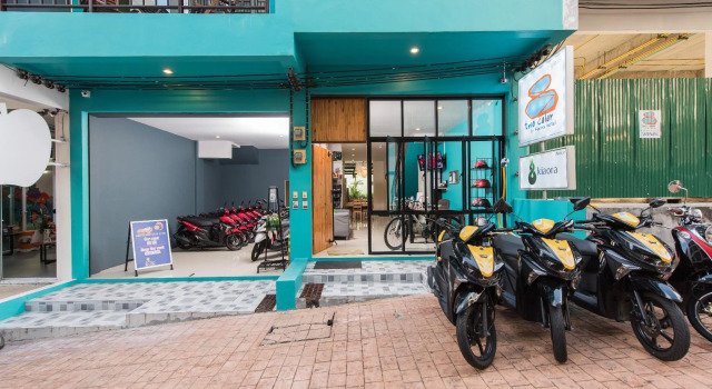 Кровать в общем номере Two Color Patong