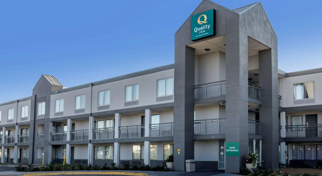 Quality Inn Fayetteville near Fort Bragg, Забронировать Отель Форт-Брэгг Северная Каролина