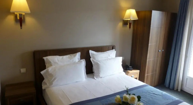 Balkonlu Standart çift kişilik oda Hotel Capitole