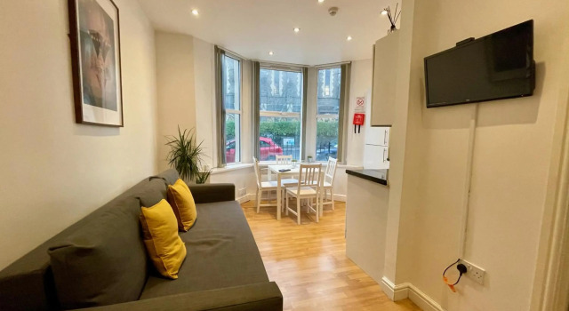 Bute Park Apartment w/ Heating + Private Bathroom
