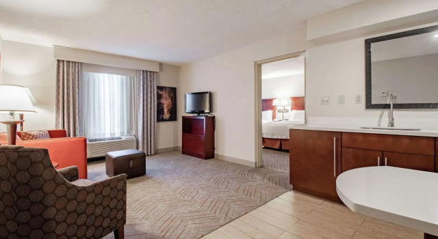Люкс Hampton Inn & Suites Williamsburg-Richmond Road