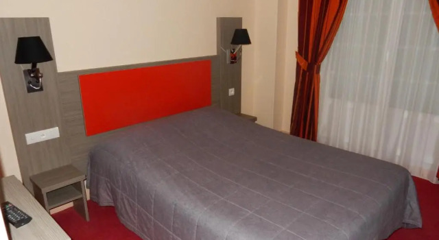 Двухместный номер Standard Logis Hôtel Saint-Hubert