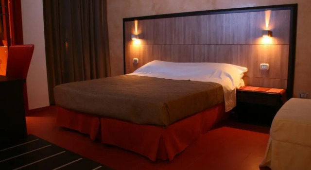 L'Ecce Sphero, Book Hotel Hoteller i Vernole med parkering, Parkering