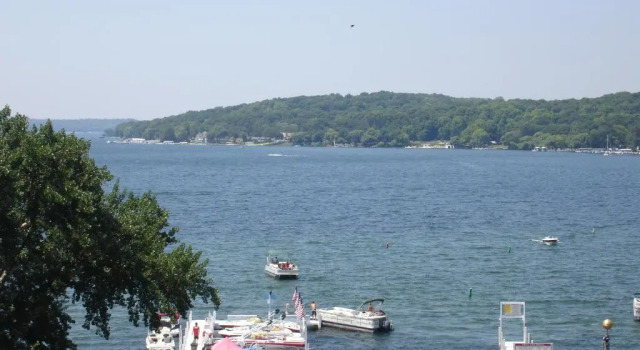 Номер Standard с видом на озеро Harbor Shores on Lake Geneva