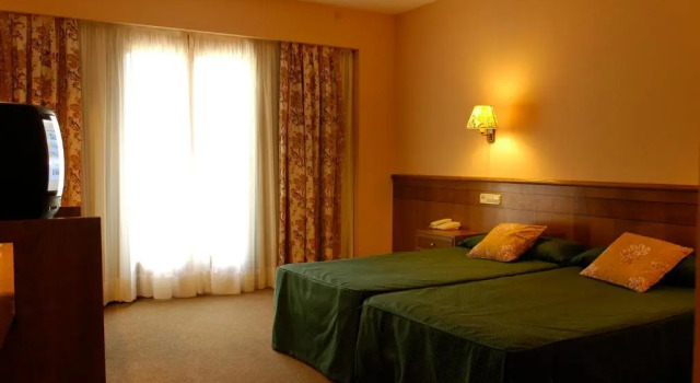 Номер Standard с балконом SOMMOS Hotel Benasque Spa