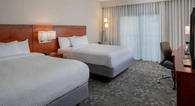 Четырёхместный номер Standard Courtyard by Marriott Nashville Airport