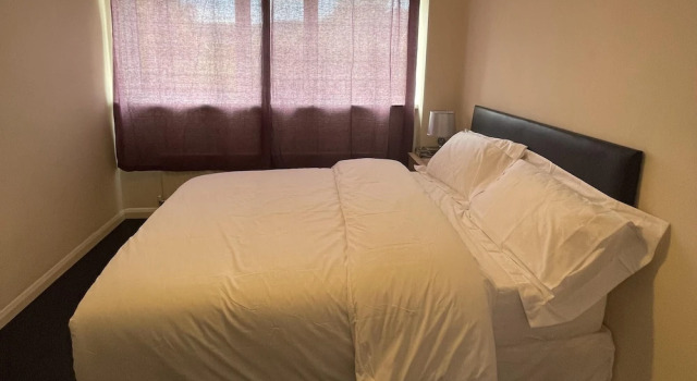 Enjoy Lovely 4 bed Apartment With Garden, Varaa Huoneisto Asunnot kohteessa Merseyside, Huoneisto