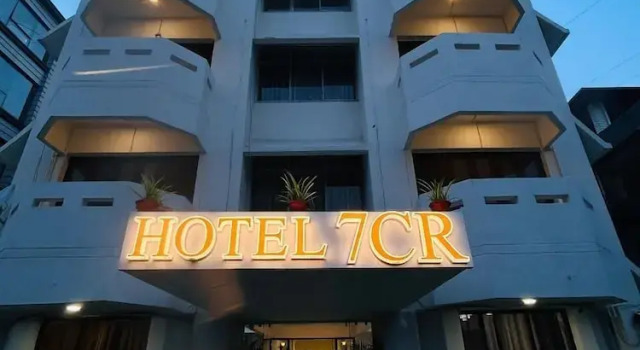 Hotel 7 Cr, Rezervovat Hotel Hotely v Gujarat s parkováním, Parkování
