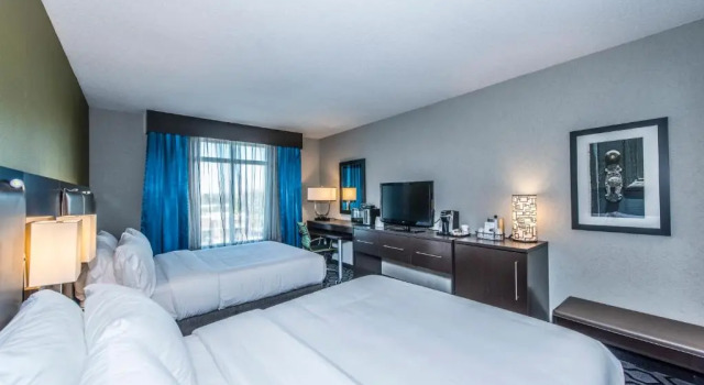 Четырёхместный номер Standard Holiday Inn Express & Suites Charleston Arpt-Conv Ctr Area by IHG
