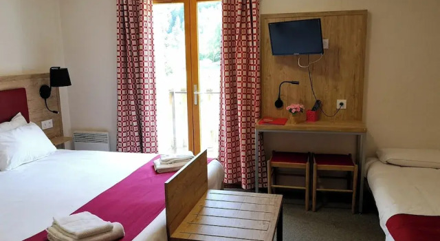 Трёхместный номер Standard Hôtel Espace Montclar