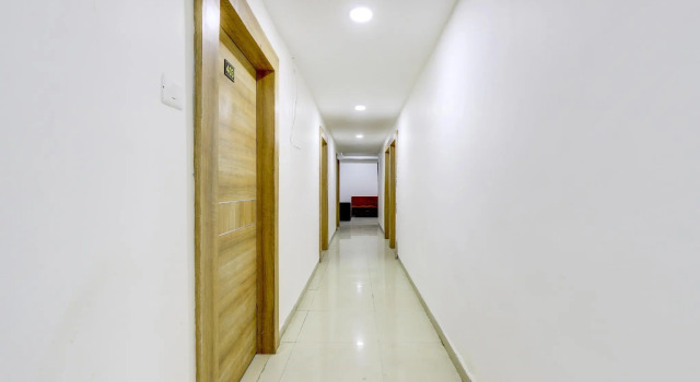 OYO Flagship 71075 HOTEL NIK PALACE, Réserver Hôtel Naroda Gujarat