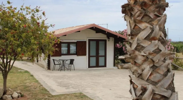 Chalet Bianca, Book Chalet Hotels in Sicily with Parking, Parking
