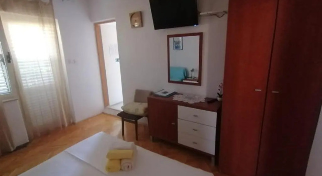 Apartment Marija2  - close to the center: A2 Jelsa, Island Hvar, Prenota Appartamento Hotel a Croatian Islands con parcheggio, Parcheggio