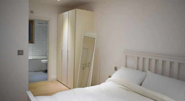 Modern 1 Bedroom Apartment Near Homerton, Varaa Huoneisto Asunnot kohteessa Merseyside, Huoneisto