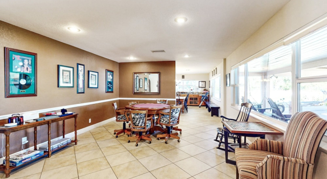 Коттедж Luxury Dog-friendly Lakefront Home With Private Dock & Beach - Snowbirds Welcome