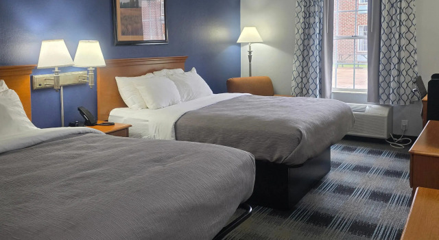 Четырёхместный номер Standard Quality Inn Dublin I-81