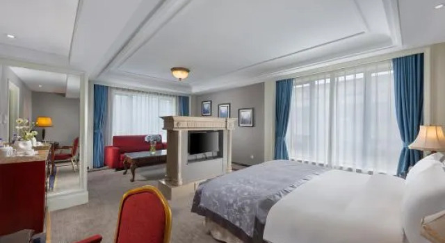 Полулюкс Friendship Hotel