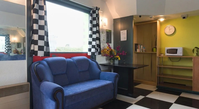 Lemon Hotel - Mery sur Oise/Cergy, Varaa Hotelli  