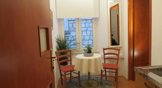 Студия Apartments Giron