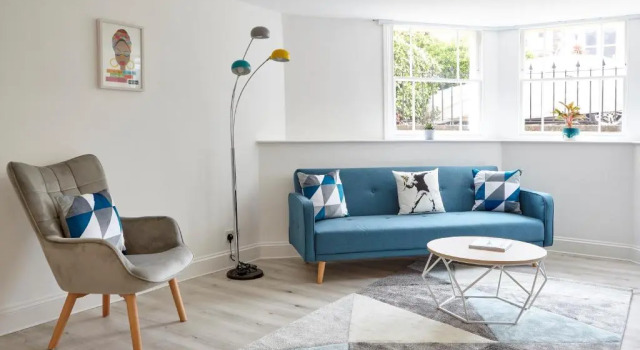 Huoneisto Stylish, spacious flat with private parking