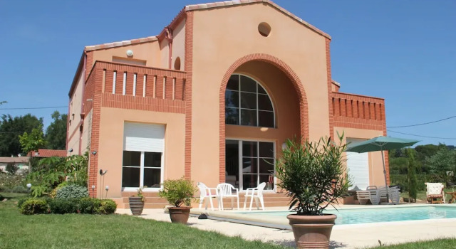 ESTIVEL - Les Villas Royal Green, Book Hotel Hotels & Accommodations in Pont-de-Larn, Hotel