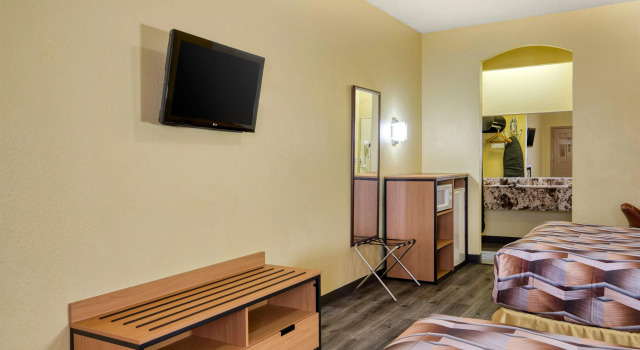 Четырёхместный номер Standard SureStay Hotel By Best Western Mission