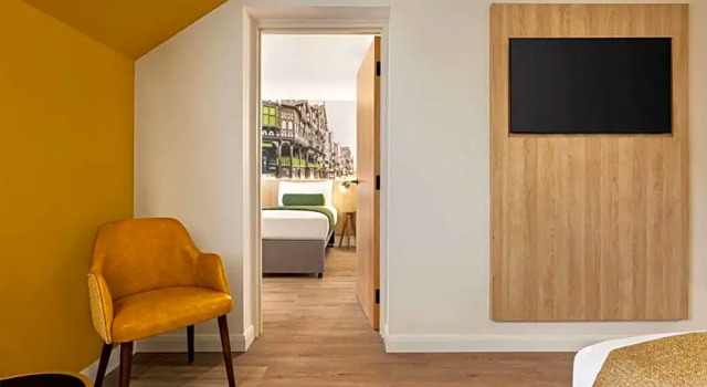 Номер Family Super 8 by Wyndham Chester East