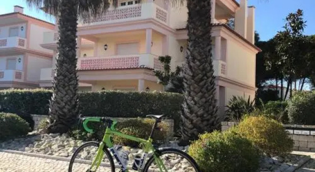 Praia d'el Rey, Book Hotel Hoteller i Amoreira med parkering, Parkering