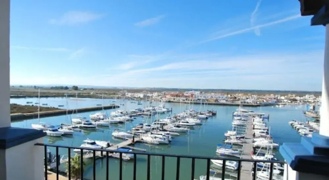 Апартаменты Apartment Near Shops and Sea