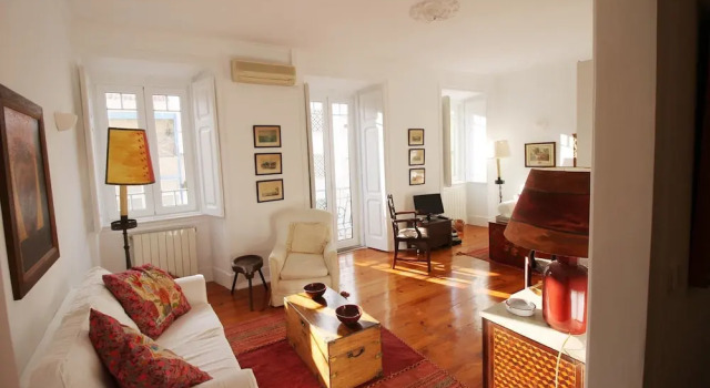 House With 3 Bedrooms in Algés, With Wifi - 1 km From the Beach, Забронировать Отель Отели Алжеш с парковкой, Парковка