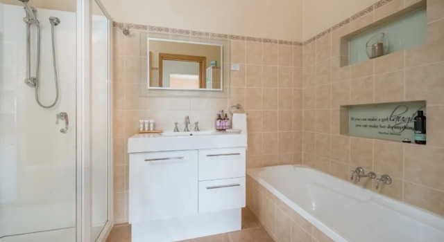 Люкс Deluxe Jones On Wilson Boutique B&B