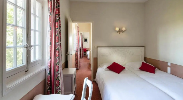 Четырёхместный номер Standard Demeures et Châteaux Hôtel LHermitage