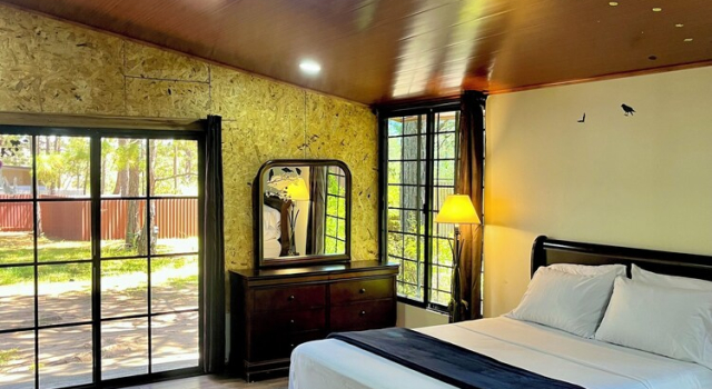 Pine Scape Lodge | Jacuzzi | BBQ | Pool | Mango Hosting, Book Hostel / Vandrerhjem Coronel E Soto Cano AB 