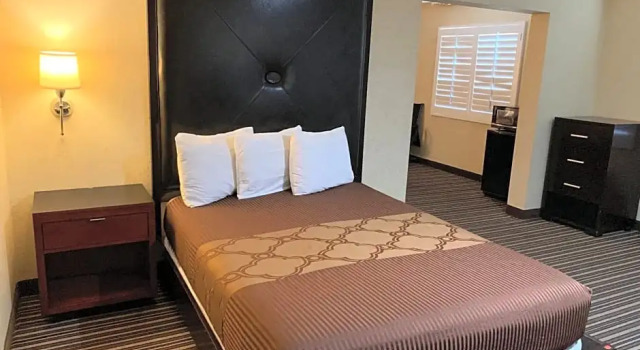 Шестиместный люкс Buena Park Inn