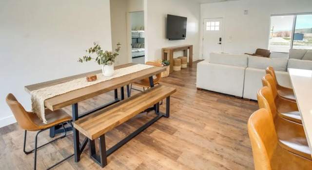 3 Mi to Bear Lake: Home w/ Hot Tub & Huge Patio!, Book Feriehus Sommerhuse i Garden, Hytte