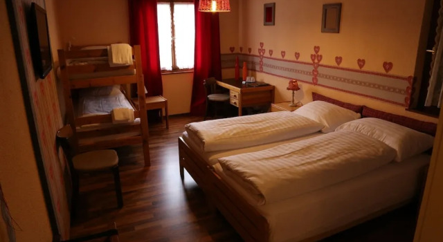 Трёхместный номер Standard с балконом Hotel Surselva