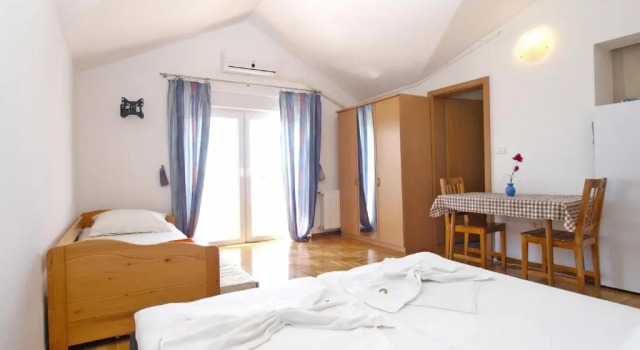 Apartments Anto 1598