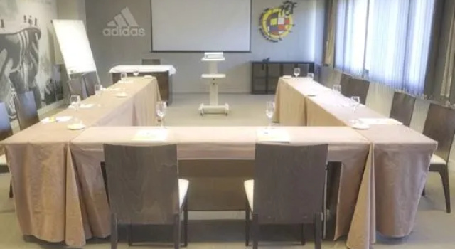 Seleccion Espanola de Futbol, Забронировать Отель Лас-Росас-де-Мадрид Провинция Мадрид