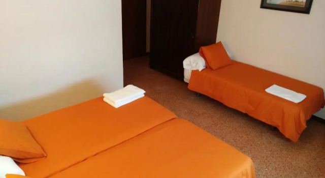 Трёхместный номер Standard Hostal Esplai