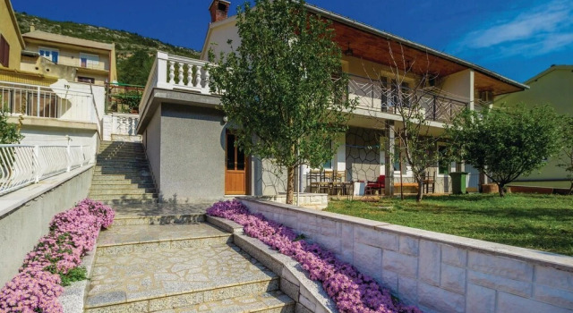 Stunning Home in Knezica With Wifi and 2 Bedrooms, Prenota Hotel Segna 