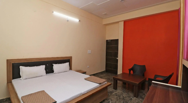 SPOT ON 43821 Amrapali Home Stay, Rezervovat Hotel Déhrádún Uttarakhand