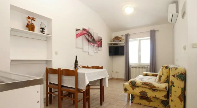 Apartments Biskupije 810