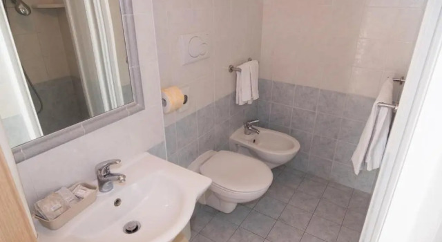 Четырёхместный номер Standard с балконом Hotel Cormoran Riccione