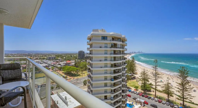 Апартаменты Standard Burleigh Beach Tower