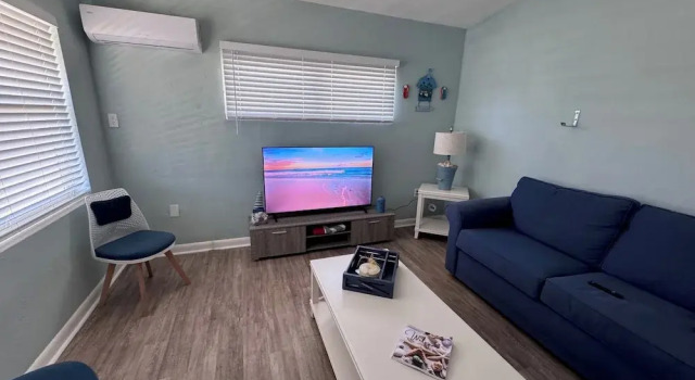 Surf Shack Across from the Beach, Book Villa Villaer i Florida, Villa