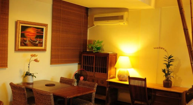 East Inn