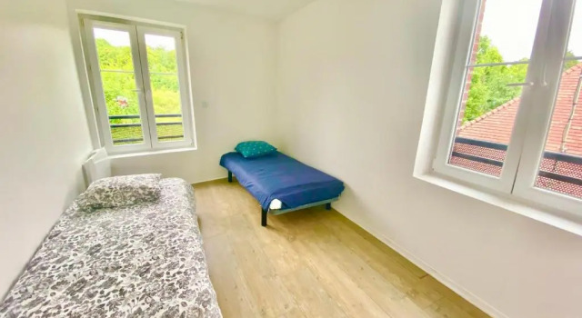 Grand appartement proche Roissy, Parc Astérix, Mer de sable, Varaa Huoneisto Hotellit Val d'Oise pysäköinnillä, Pysäköinti