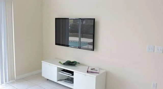 Ref 09 Luxury 4 Bed Villa With Private Pool and Lake View, Rezerwuj Willa Hotele w Kissimmee z basenem, Basen