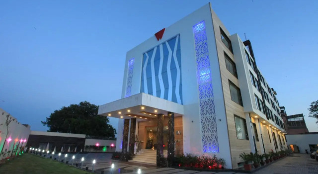 Wingston A Treehouse Hotel Goverdhan